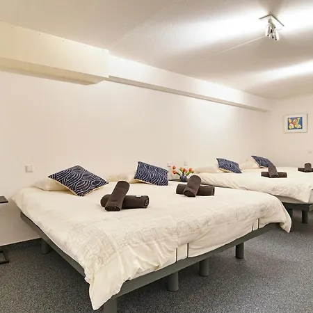 Only Friends בית הארחה 4*